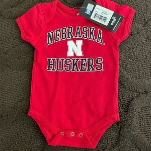🏈NWT🔖Gen2 Baby👶Nebraska Cornhuskers Scarlet Champ Onesie Sz 6-9M🏈
